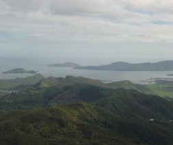 panoramique sur la baie de Dumbéa depuis l'Auberge des monts du Koghi le 24/05/03