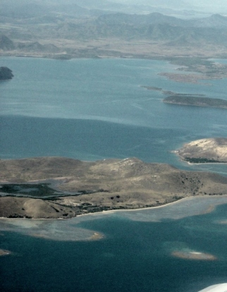 en rentrant d'Australie, un petit tour au dessus de la baie de Dumbéa, le 27/07/03